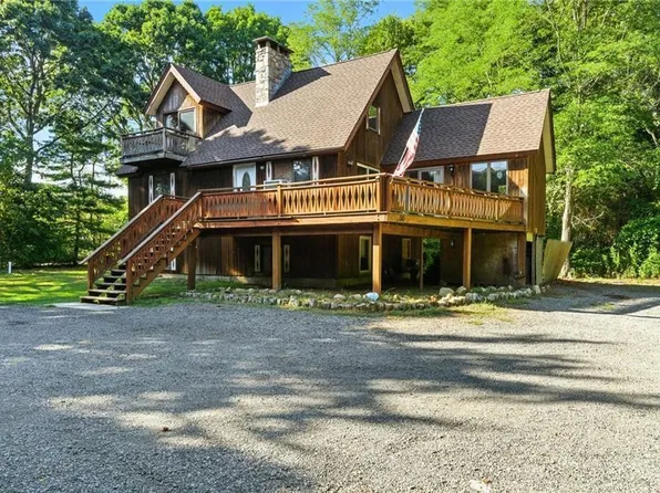 130 S Niantic Dr, Charlestown, RI 02813