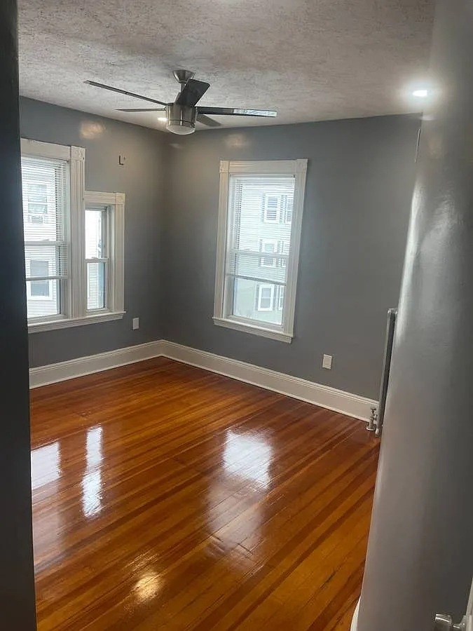 3 bed, 1.0 bath, $3,418 — Photo 4