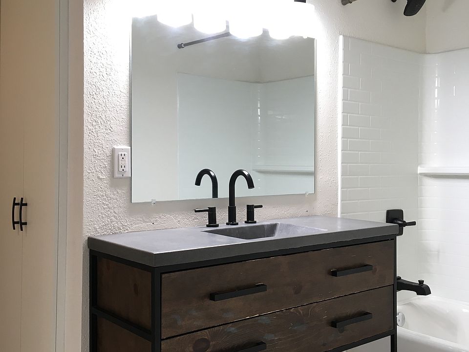 1st image of 106 1st Ave NE #1/2