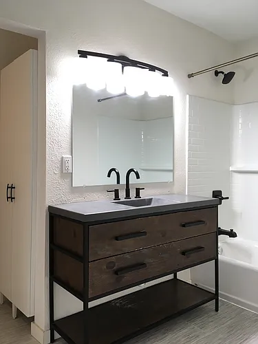 106 1st Ave NE #1/2 Photo 1