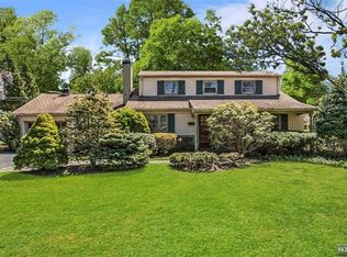 388 Monroe Ave, Wyckoff, NJ 07481
