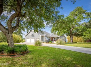 8105 Clamshell Ave, Ocean Springs, MS 39564