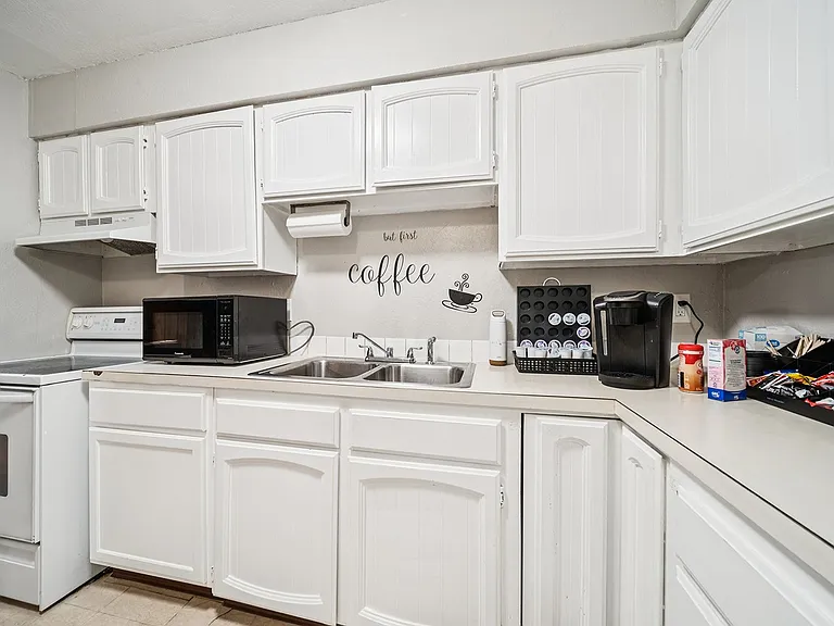 Nicole Apartments — Photo 22