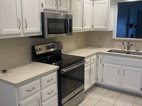 2nd image of 406 Penrod Pl