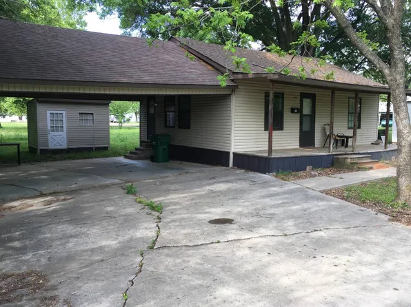 406 Grant St, Hooks, TX 75561