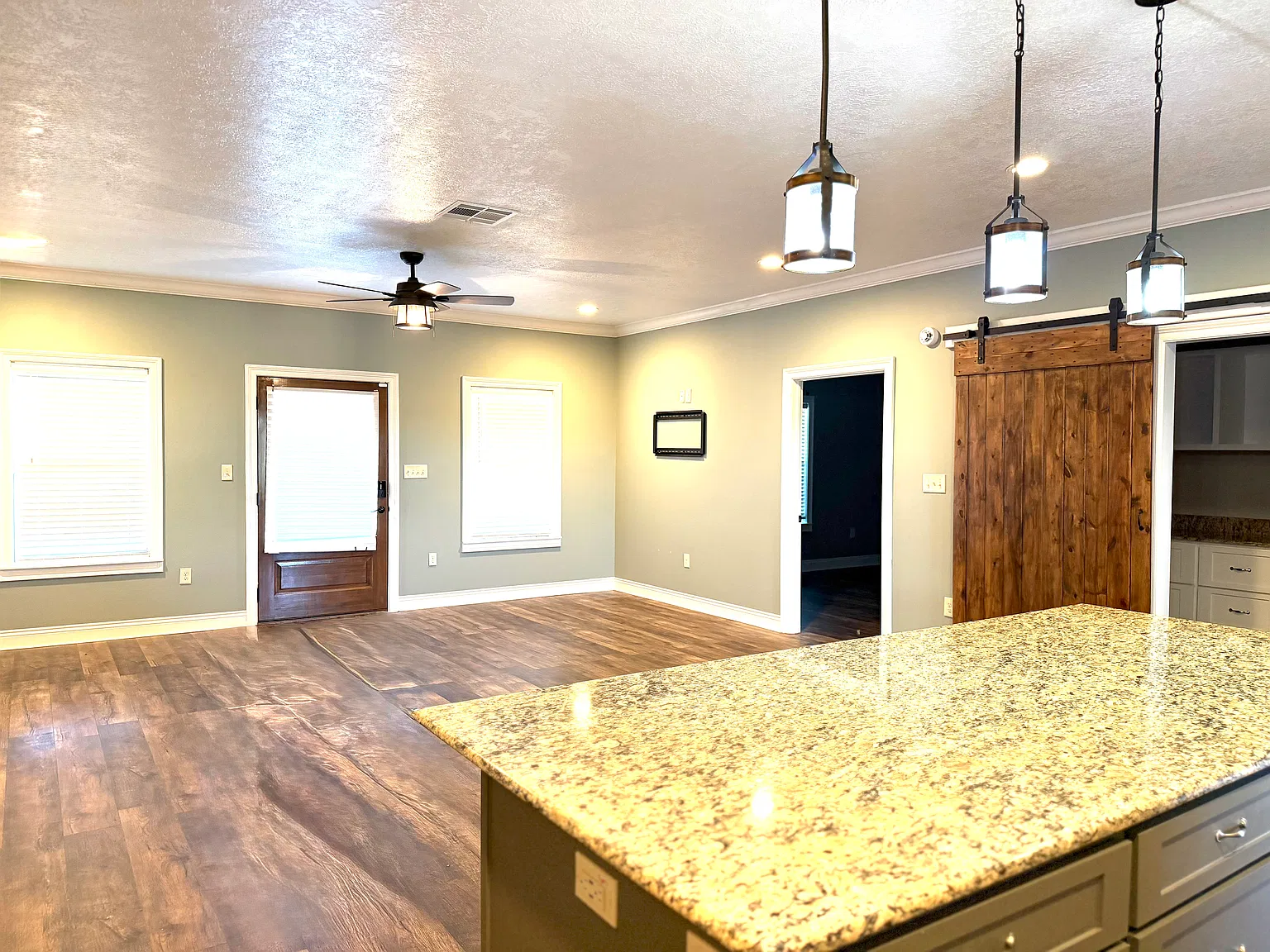 3 bed, 1500 sqft, $2,000 — Photo 4