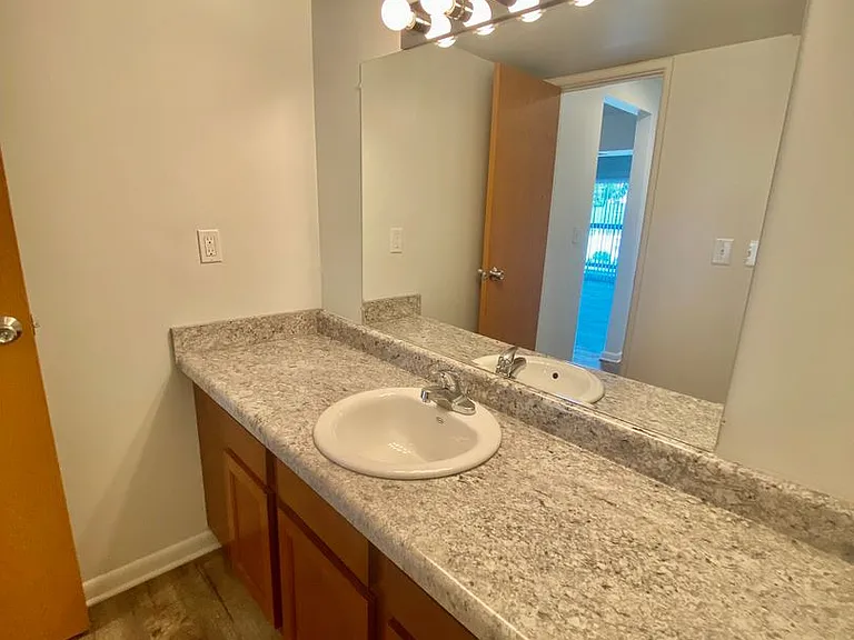 504 Saint Johns St — Photo 117