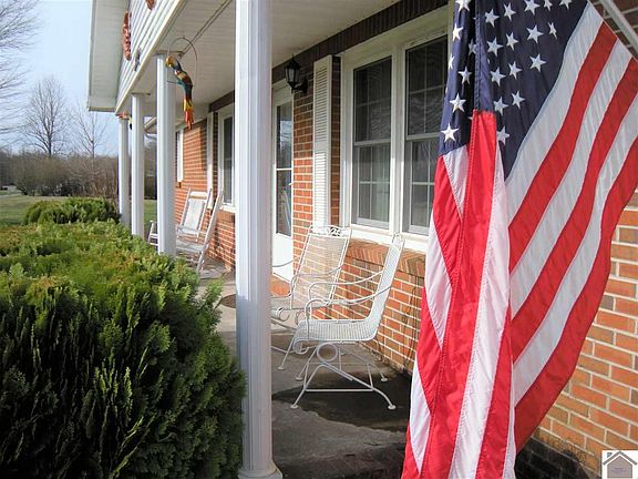 4th image of 372 Barkley Cir
