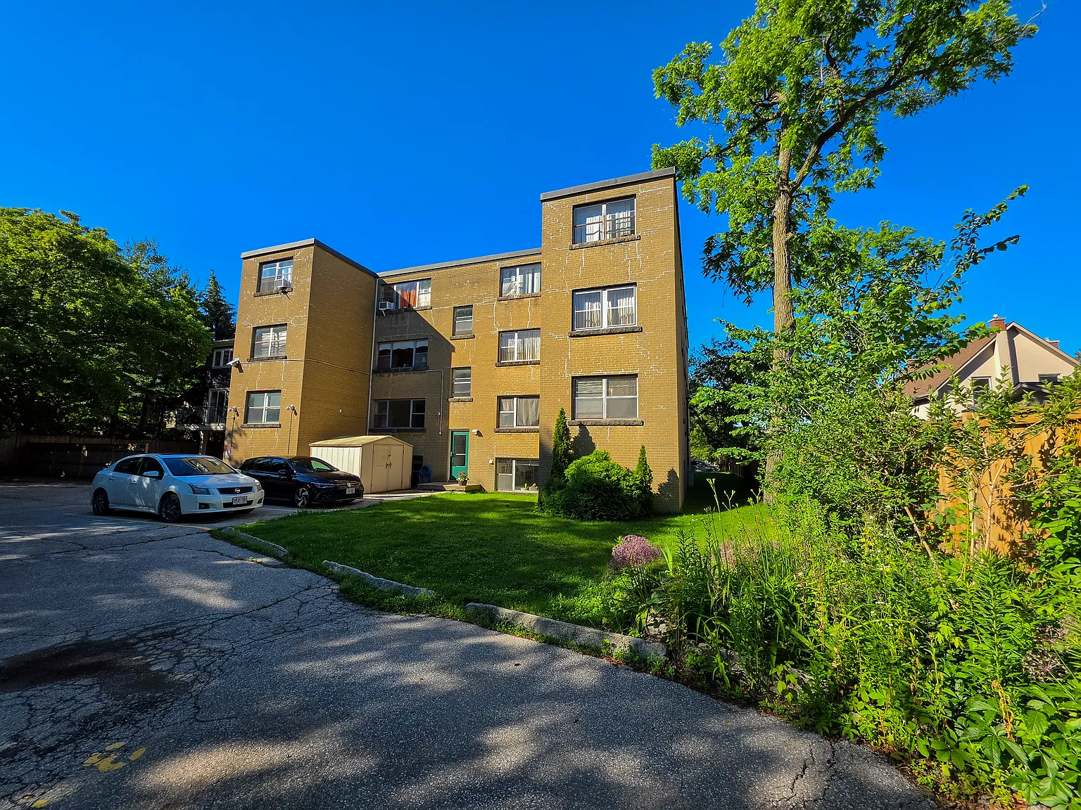 Snow Manor Apartments, Oakvile — Photo 4