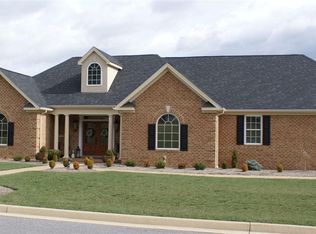 329 Stonewall Dr, Waynesboro, VA 22980