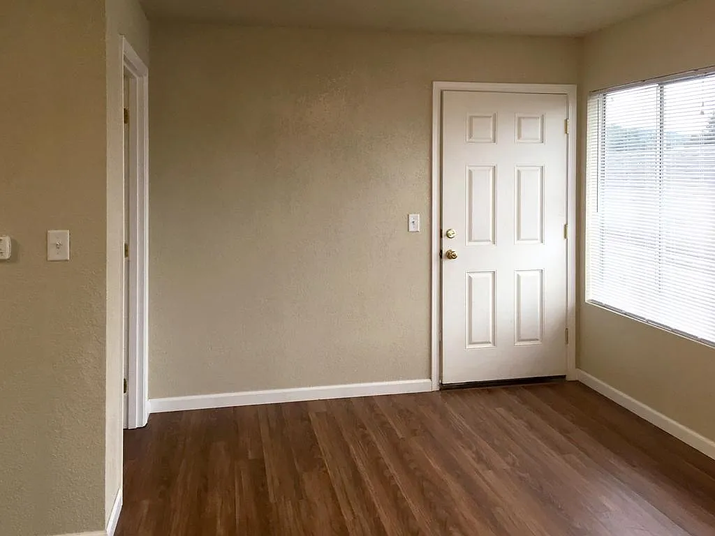 2 bed, 650 sqft, $1,250 — Photo 2