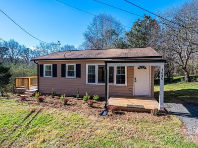 1640 1st Street Cir SE, Hickory, NC, 28602
