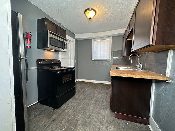 2nd image of 1106 Esplanade St #3