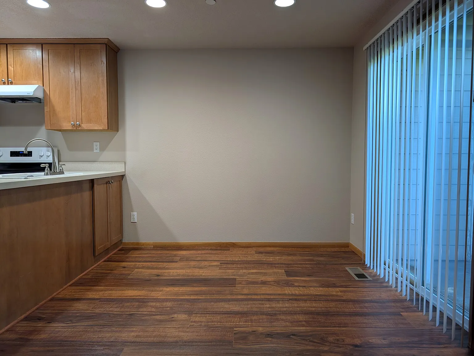 3 bed, 2.5 bath, 1150 sqft, $2,100 — Photo 3