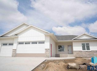 4221 N Interlachen Trl, Sioux Falls, SD 57107