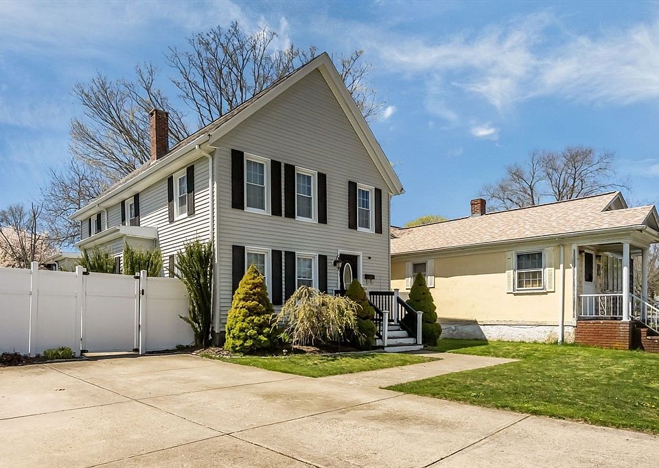 1st image of 2453 Acushnet Ave