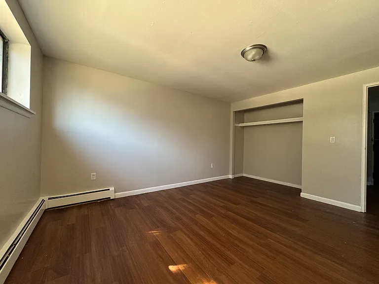 100-411 Benton St #404 — Photo 2