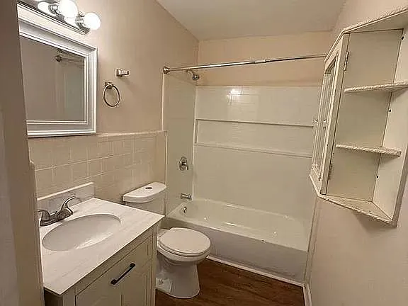 224 N Poplar St — Photo 7