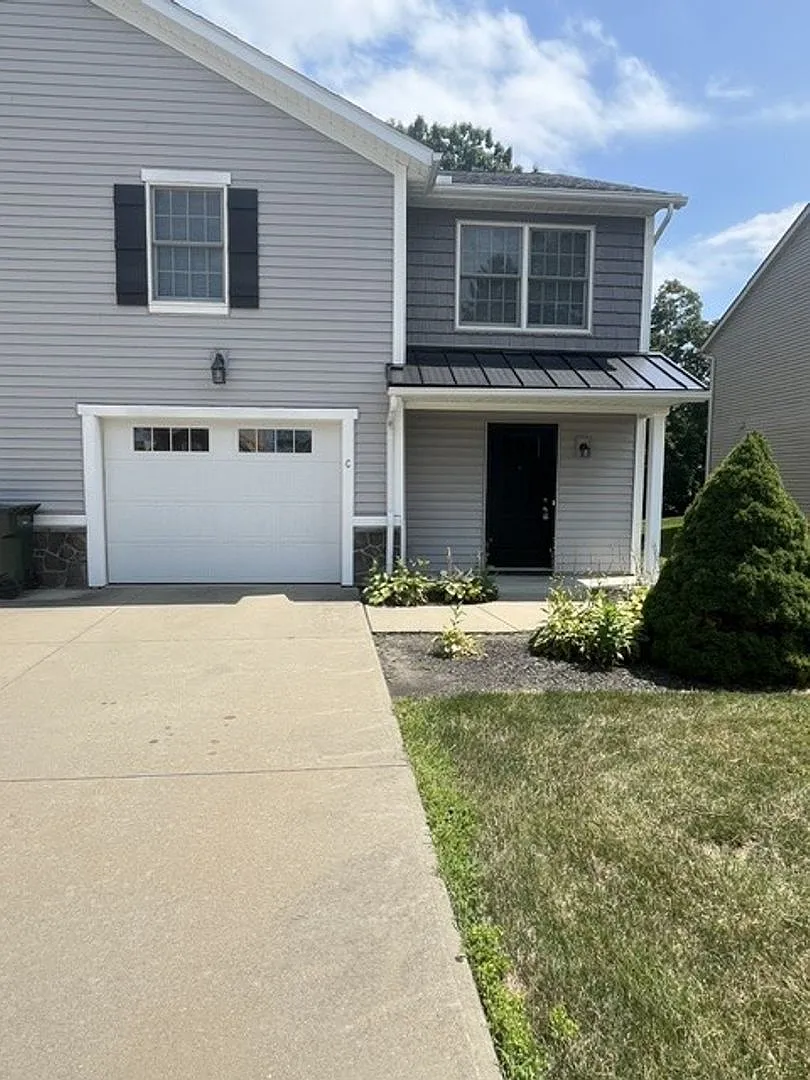467 Sparrow Way — Photo 1