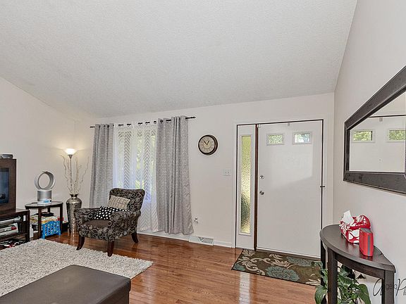 4th image of 2402 Metropolitan Ave
