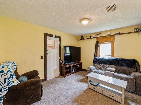 4th image of 420 N 2nd St