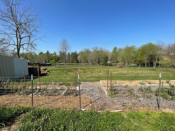 5th image of 1951 Hall Rd