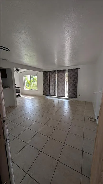 1 bed, 1.0 bath, 670 sqft, $1,095 — Photo 3