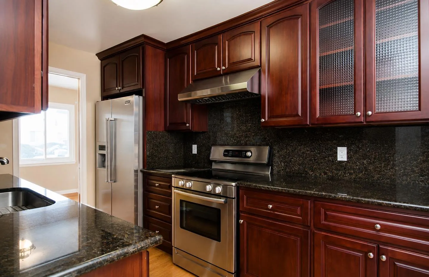 3 bed, 1300 sqft, $4,700 — Photo 4
