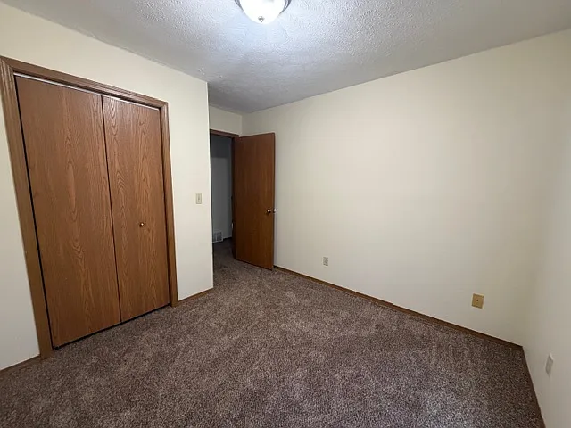 3 bed, 1.5 bath, 1350 sqft, $1,300 — Photo 18