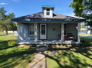 909 E 3rd St, Flora, IL 62839