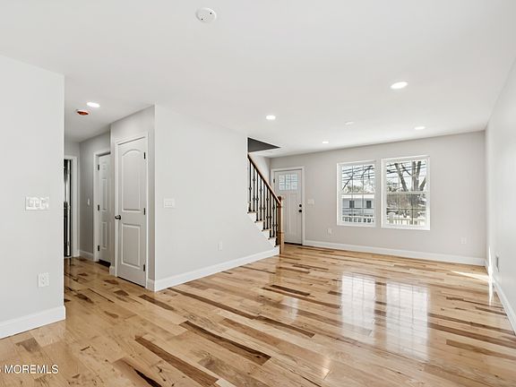 4th image of 634 Wayside Road