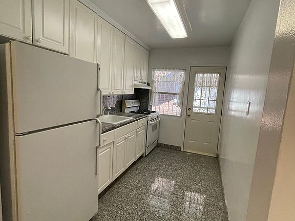 2nd image of 14705 Coolidge Ave Floor 1