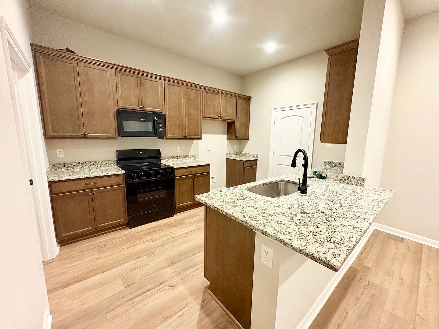 Charming 3BR/3BA Home with Garage & Fenced Yard in Denham Springs — Photo 4