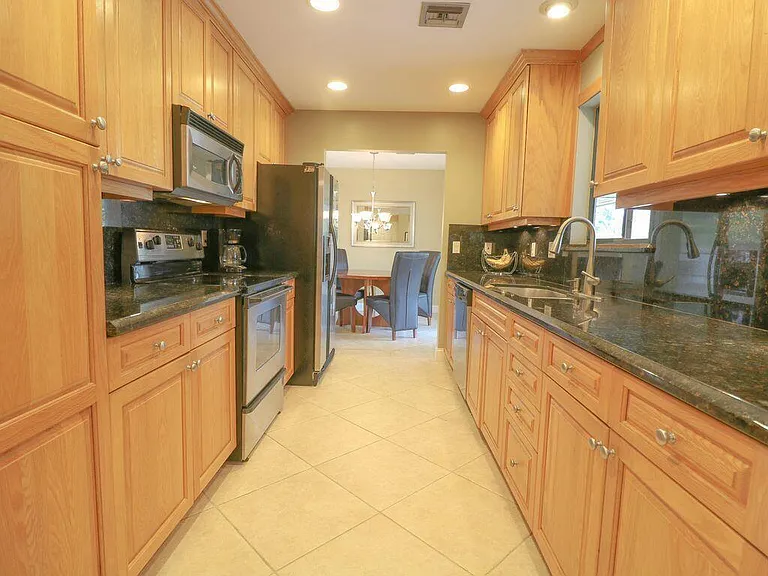 73 Pine Hill Trl W — Photo 12