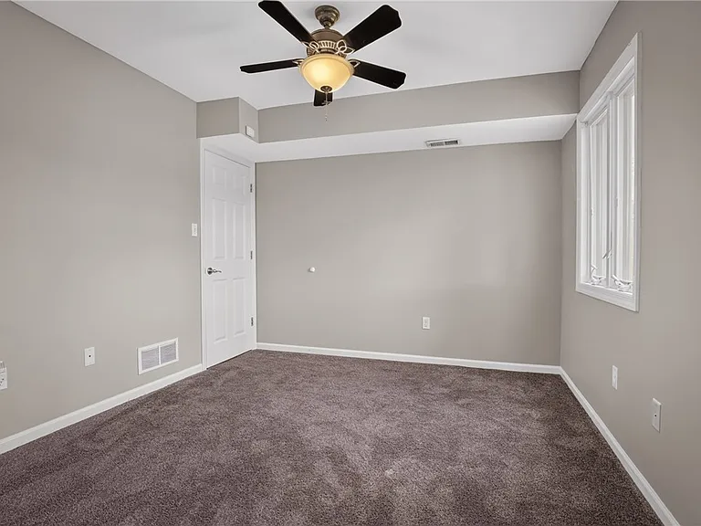 9704 Sundance Dr — Photo 32