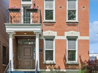848 W Wolfram St, Chicago, IL 60657
