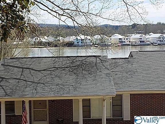 3rd image of 130 Lakeshore Dr