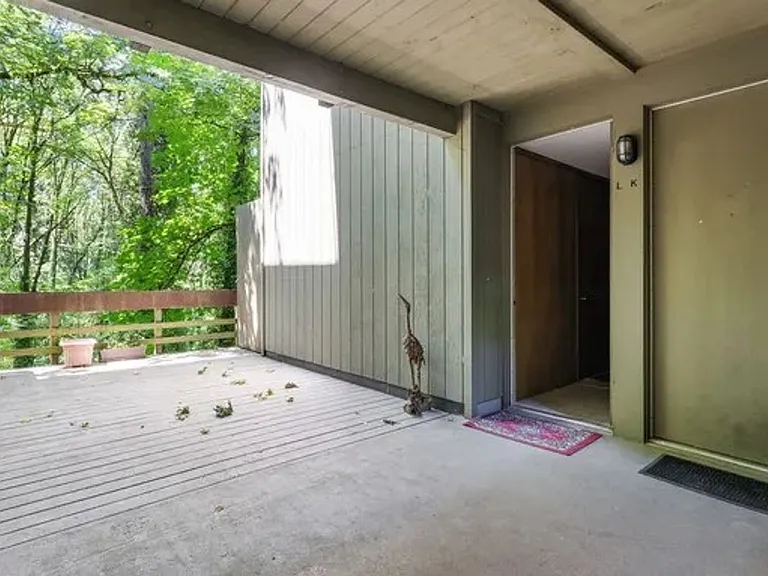 1239 SW Woods St — Photo 32
