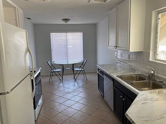 2nd image of 1541 Linnbaker Ln Unit 102