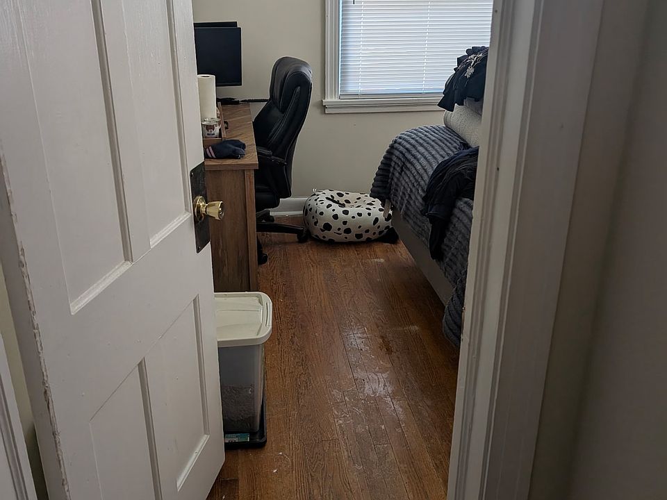 2nd image of 4907 Chamberlayne Ave APT 4