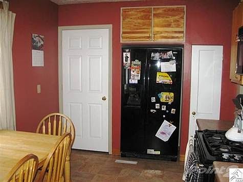 Lots of storage in the 2 pantries.