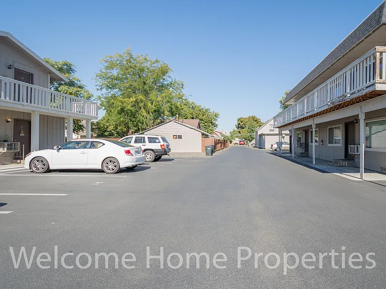 108 SE 6th St — Photo 50
