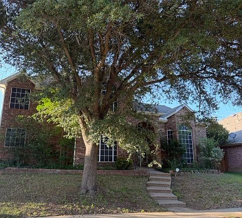 3rd image of 1409 Mayflower Ln