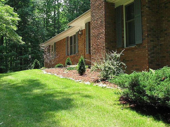 3rd image of 415 Haywood Knolls Dr