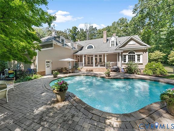 2nd image of 817 Dover Bluff Pl