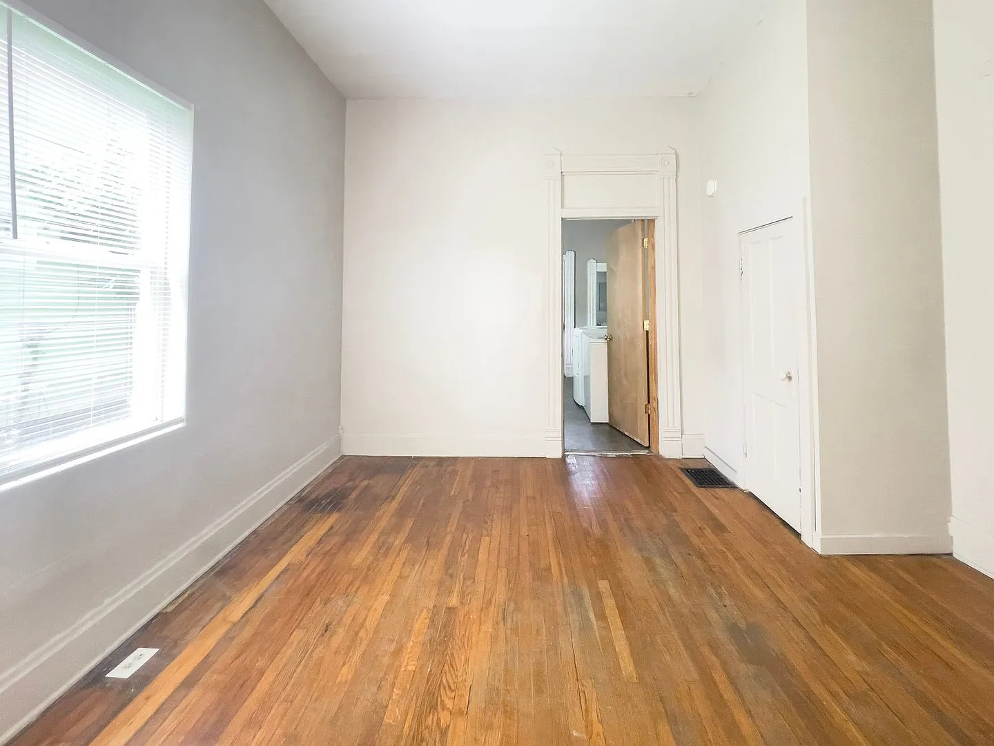 812 W University Ave - Live Close to Everything! 4BR Home Near Trails, Parks & Ball State — Photo 3