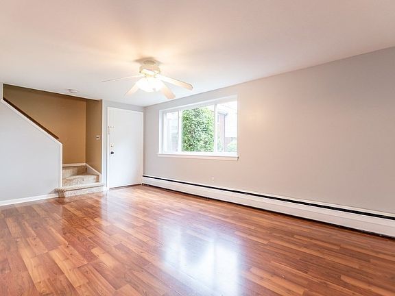 Living room / Front entrance