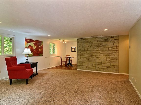 5th image of 14208 Lakeview Way N