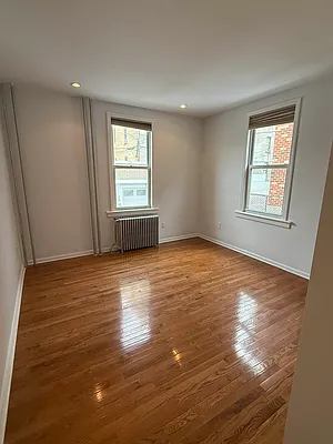 Rented by Halvatzis Realty | media 7