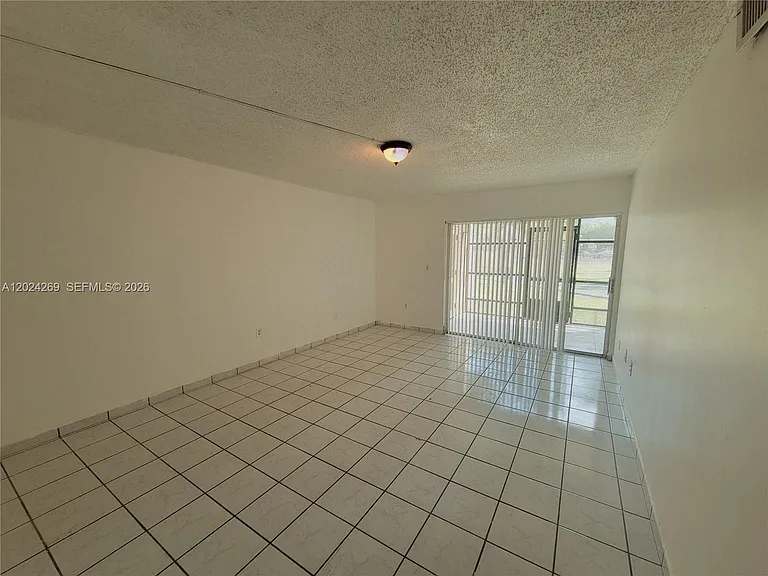 13701 Kendale Lakes Cir #B-112 — Photo 4